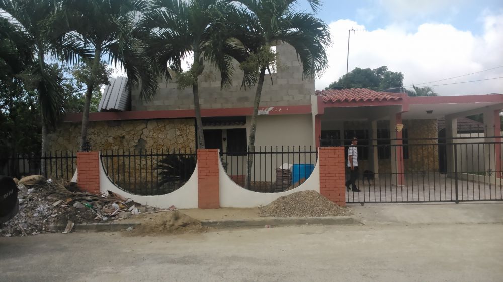 27240 EXCELENTE CASA MUY AMPLIA Y PATIO GRANDE Santiago Bienes Raices  Republica Dominicana